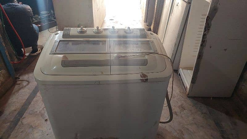 washing machine with spinner 0