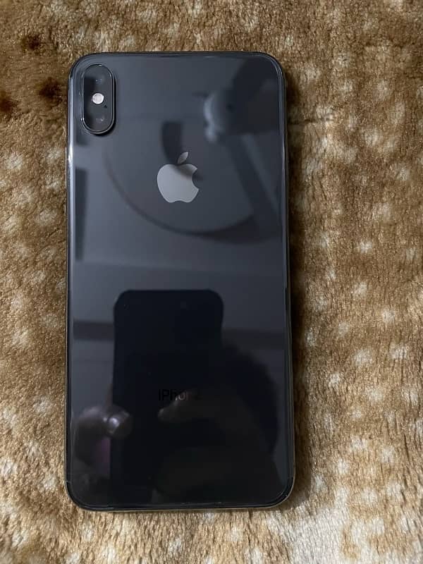 Apple iPhone XS Max 1