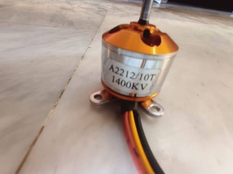 BLDC motor of 1400KV with wings one week used only 3