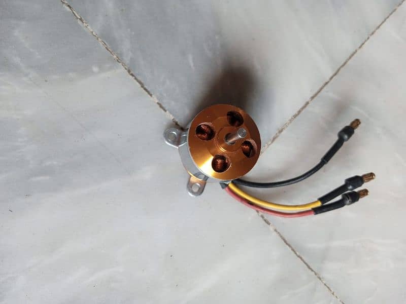 BLDC motor of 1400KV with wings one week used only 9