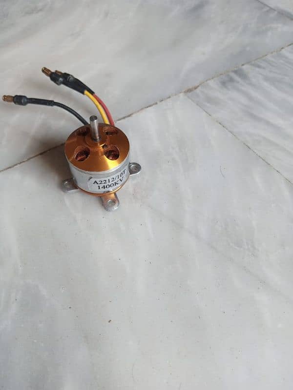 BLDC motor of 1400KV with wings one week used only 10