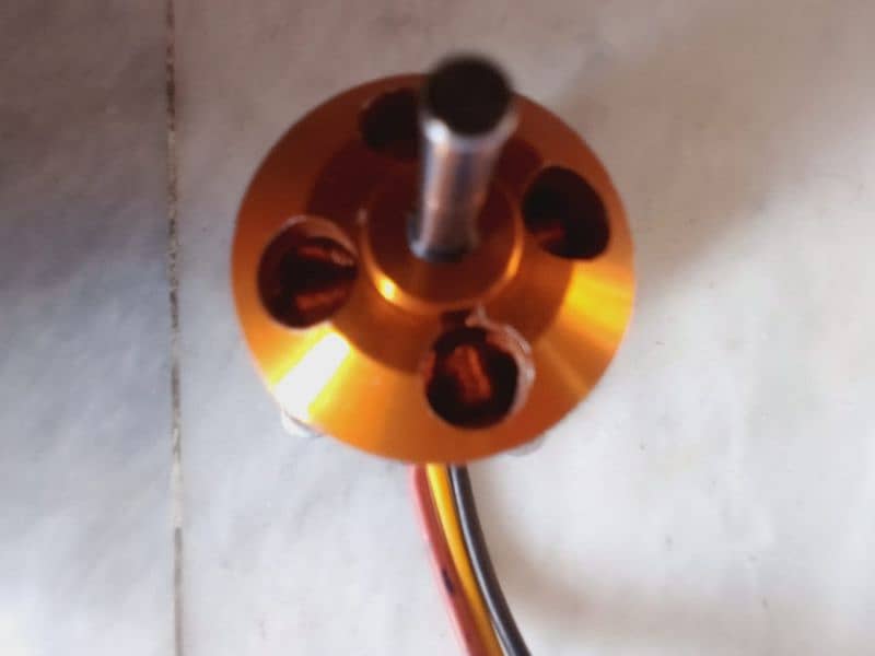 BLDC motor of 1400KV with wings one week used only 13