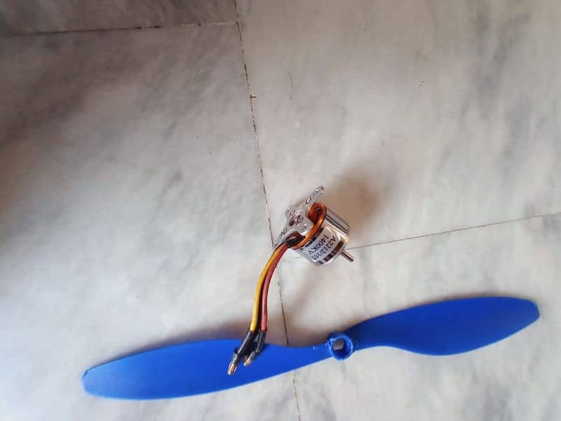 BLDC motor of 1400KV with wings one week used only 14