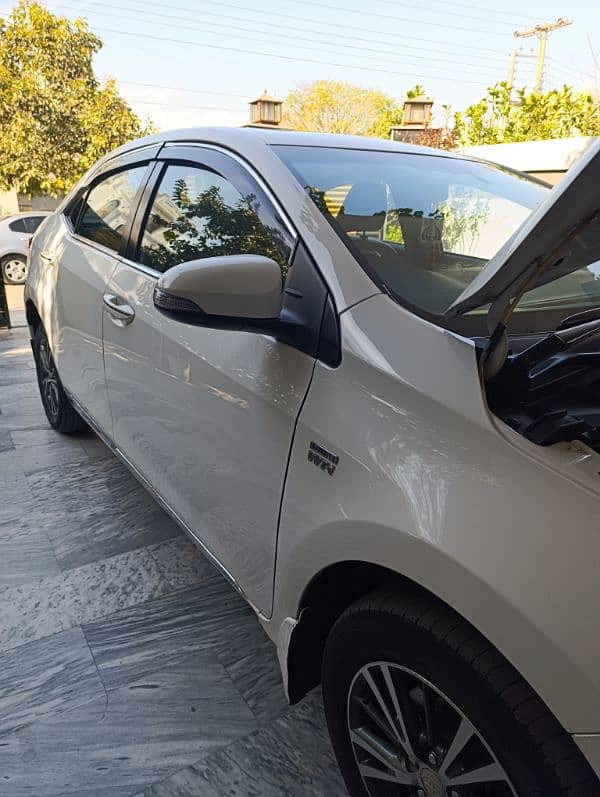 Toyota Altis Grande 2016 11