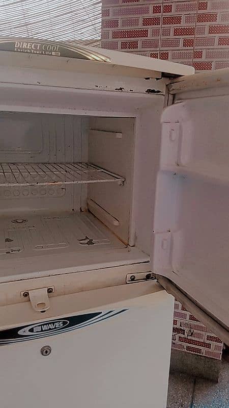 Fridge ,waves company,10/10 condition for sale 8