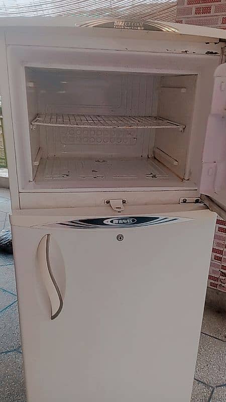 Fridge ,waves company,10/10 condition for sale 9