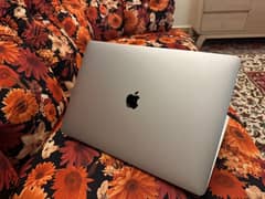 MacBook Pro 2019 - 15.4 inch i9 & 1 TB