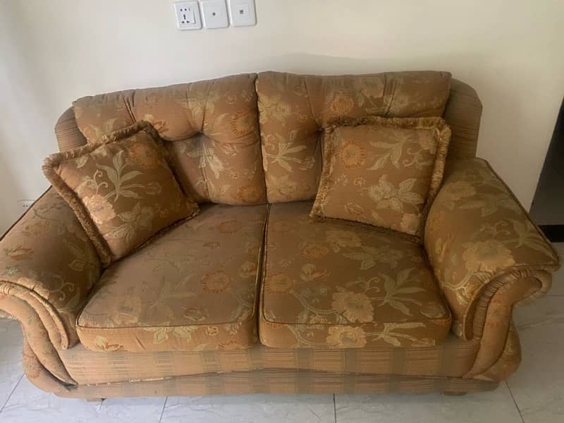 6 Seater Sofa set in Exellent Condition for Sale 0