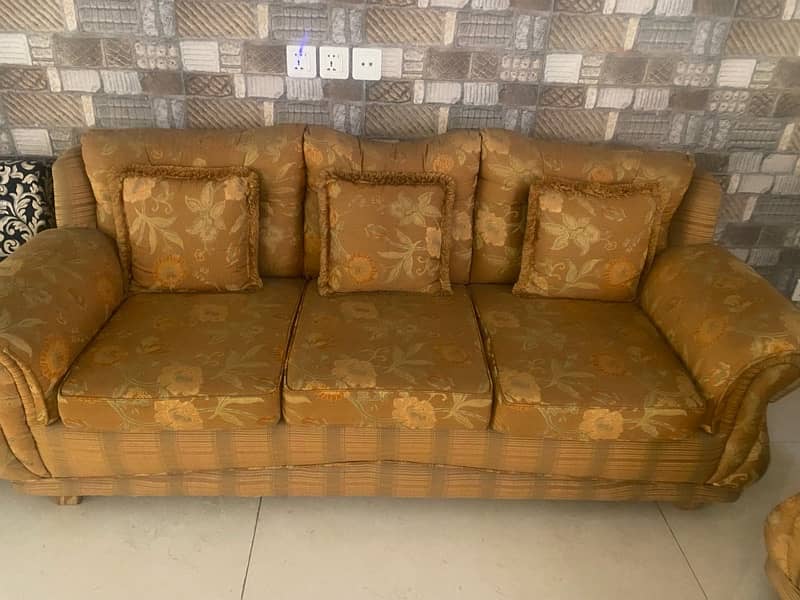 6 Seater Sofa set in Exellent Condition for Sale 1