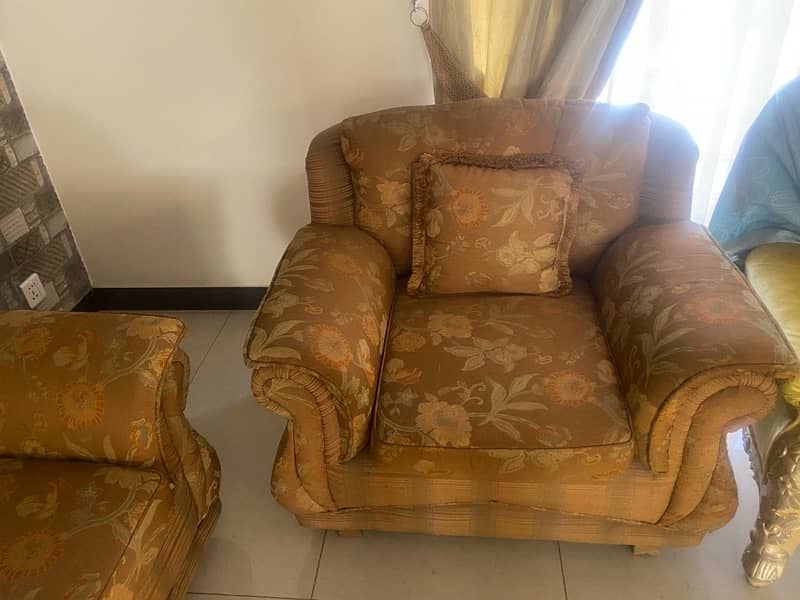 6 Seater Sofa set in Exellent Condition for Sale 2