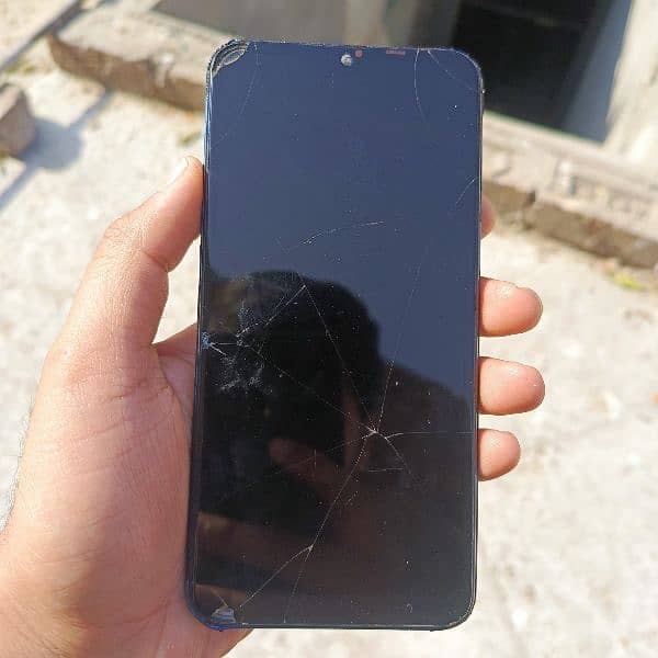 SamsungA10s panal thora sa toota hwa hai par chlta Sara sahi hai. 0