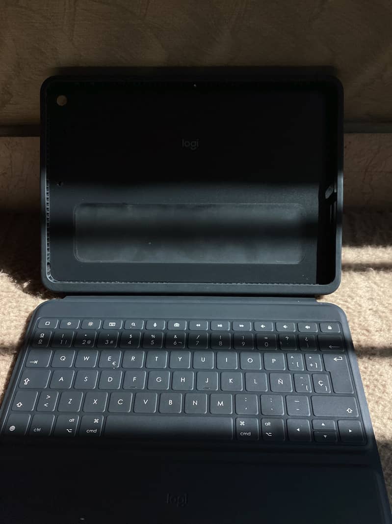 Logitech RUGGED FOLIO Ultra-protective keyboard case w smart connector 4