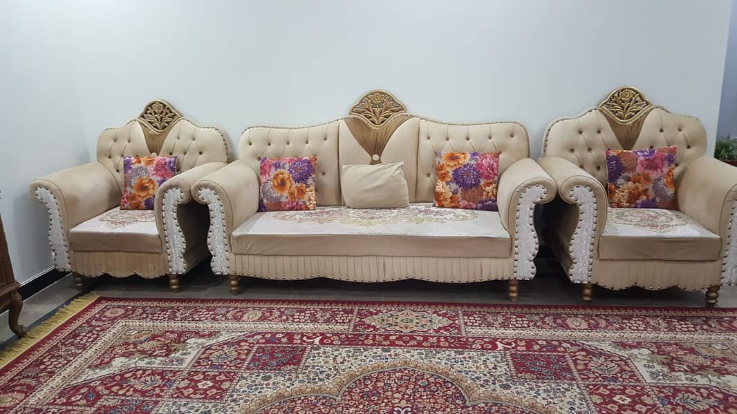 Velvet 7 SEATER SOFA SET, Slightly Used, Great CLEAN and New Condition 0