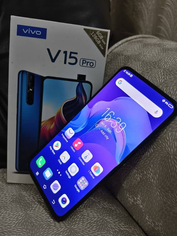 VIVO V15 PRO (6GB+128GB) WITH ORIGINAL BIX & CHARGER (10/09) CONDITION 1