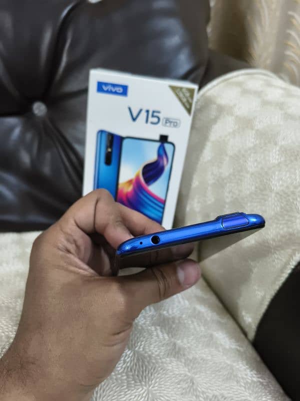 VIVO V15 PRO (6GB+128GB) WITH ORIGINAL BIX & CHARGER (10/09) CONDITION 5