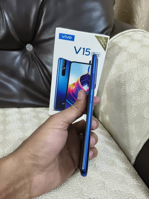 VIVO V15 PRO (6GB+128GB) WITH ORIGINAL BIX & CHARGER (10/09) CONDITION 6