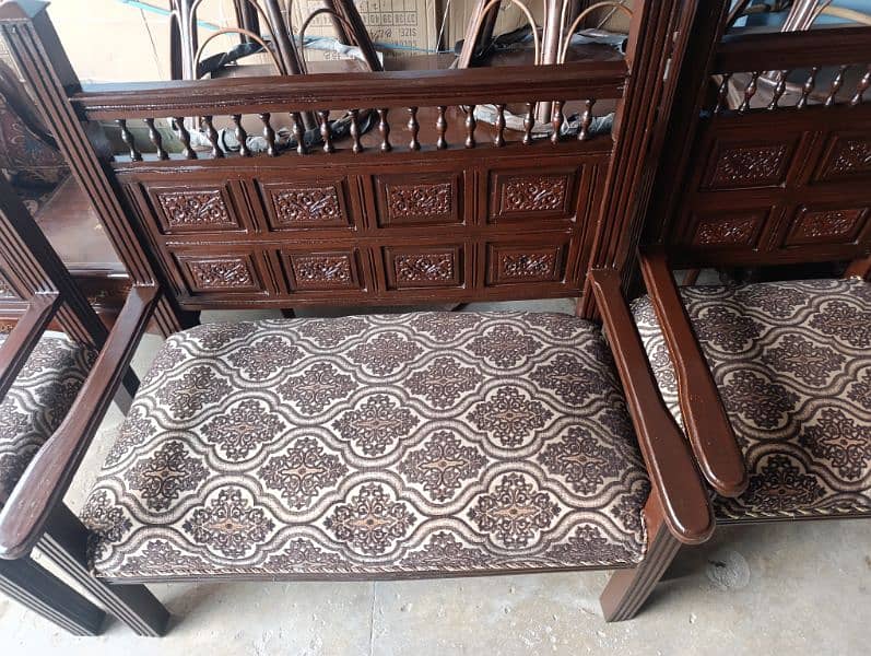 7  seater sofa extra large size in excellent condition 3+2+1+1 18