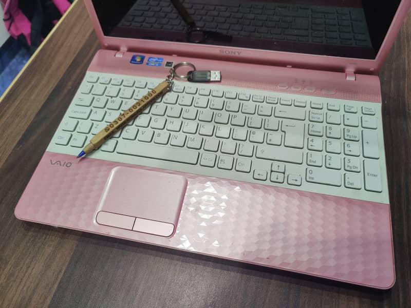 Sony Vaio PCG Pink / Black Snake Body Core i3 Laptop 7