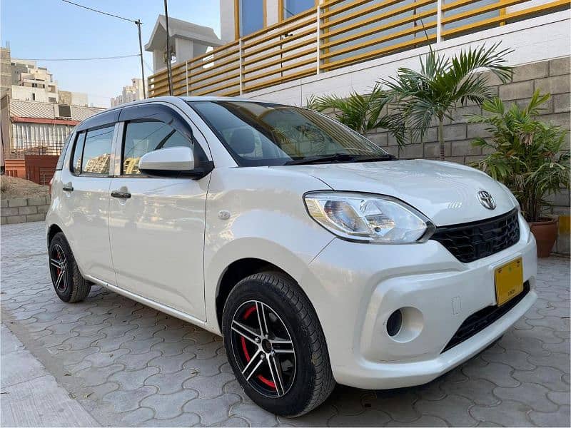 Toyota Passo 2017-21 Pearl white 0