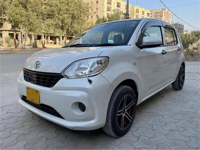 Toyota Passo 2017-21 Pearl white 6