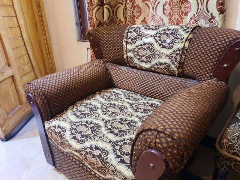 5 seater sofa set little crackling sound fom 3 seater one 3