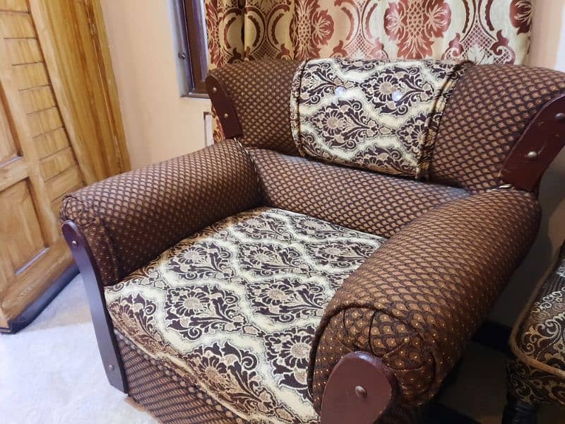 5 seater sofa set little crackling sound fom 3 seater one 4