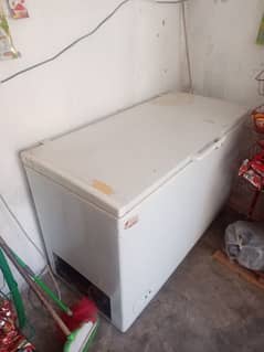 freezer for sale good condition  NO. 0348/5600/800