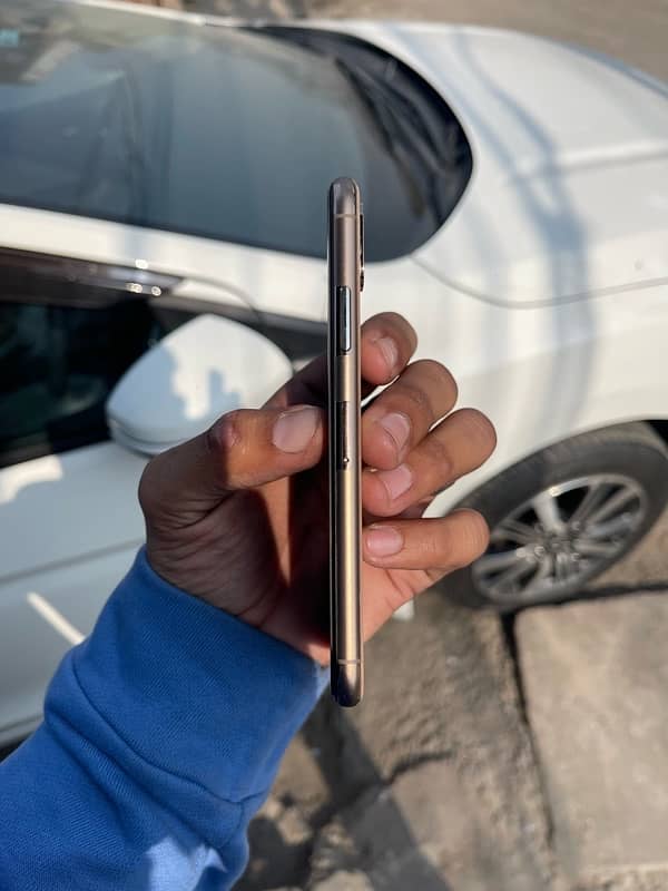 iphone xs pta approved 5