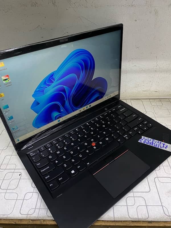 Lenovo x1 Carbon (i7 8th Gen) (16/256) Touch Screen 2