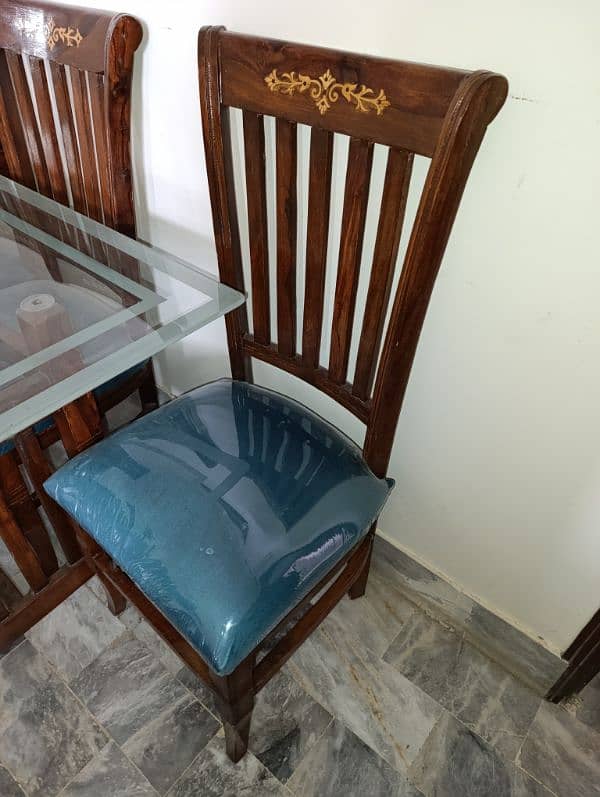 NEW DINING TABLE WORTH RUPEES 40000 , Price Non negotiable 0