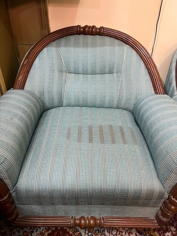 3+1+1 seater Sofe set in sound condition 0