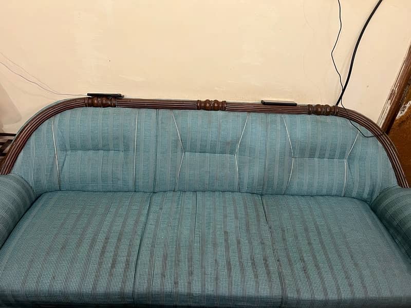 3+1+1 seater Sofe set in sound condition 1