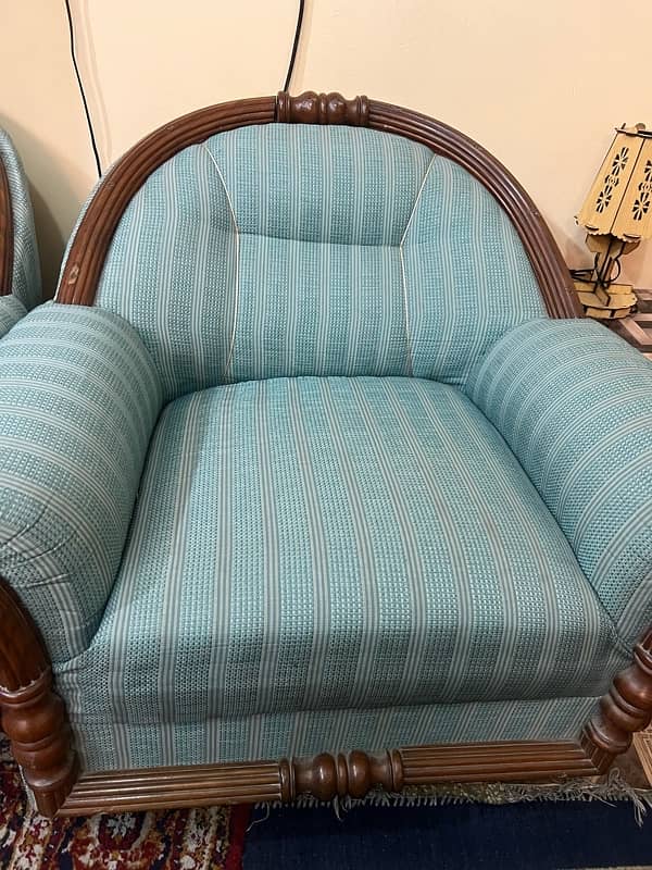 3+1+1 seater Sofe set in sound condition 2