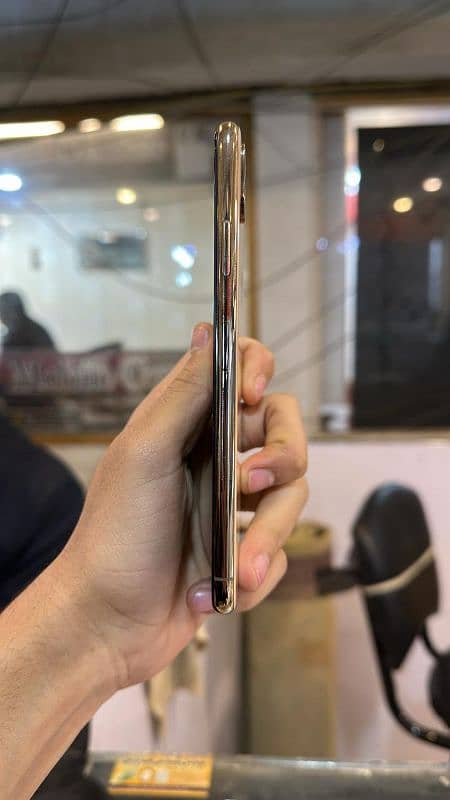 iPhone Xs Max 5