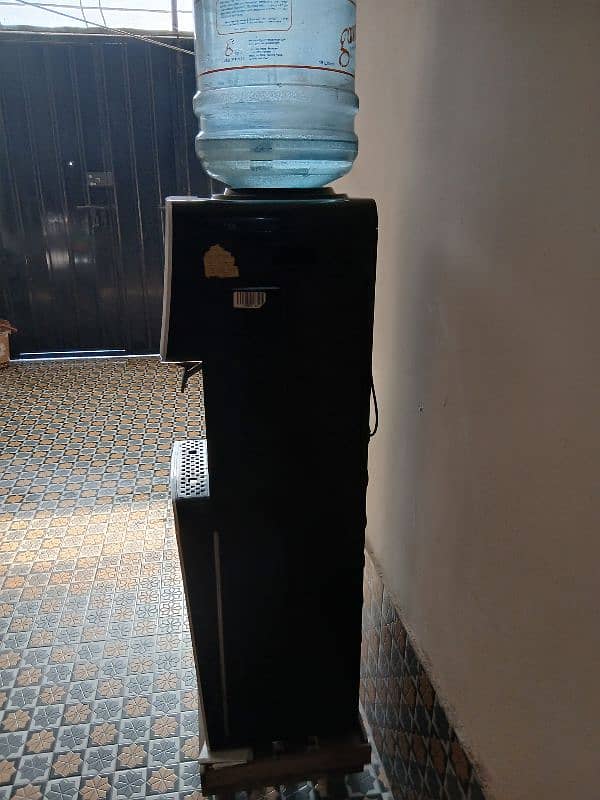 PEL WATER DISPENSER 1