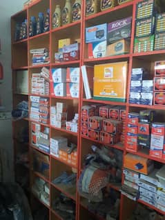 shop k liye shelves banwaye thy saaf suthry hain size 8 ft chorai 3ft