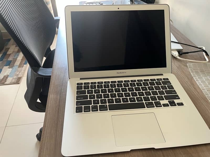 Macbook Air (13 inch, 2017) 5