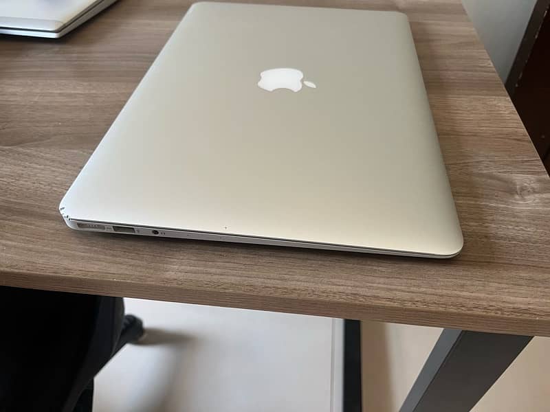 Macbook Air (13 inch, 2017) 10