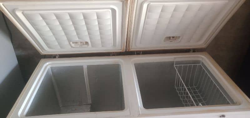 waves deep freezer genuine  gas condition behtareen 2