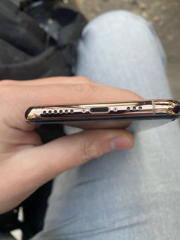 iphone xs 256GB factory unlock 4