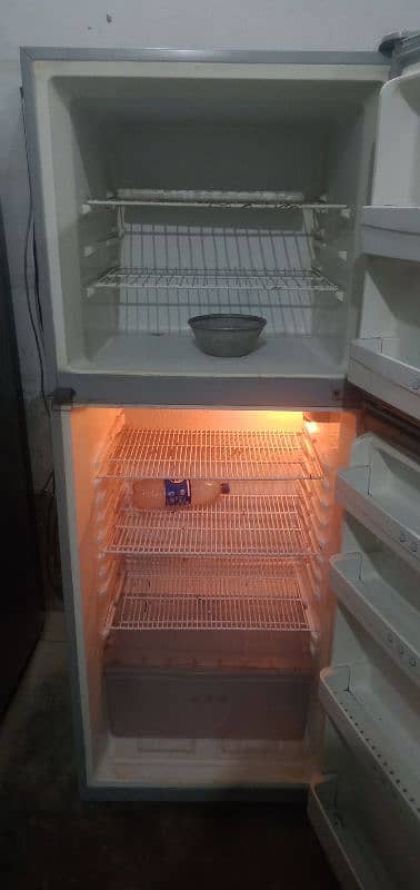 hair Jambo saiz fridge and freezer behtareen condition 1