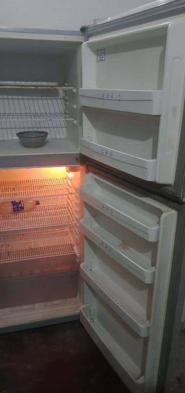 hair Jambo saiz fridge and freezer behtareen condition 4