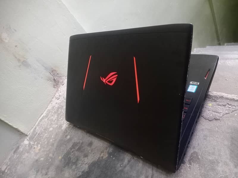 Asus Laptop Core i7 7th Gen GTX 1060 5