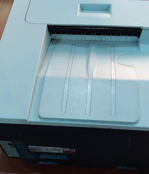 hp Laser jet cp 5225 A3 size 3