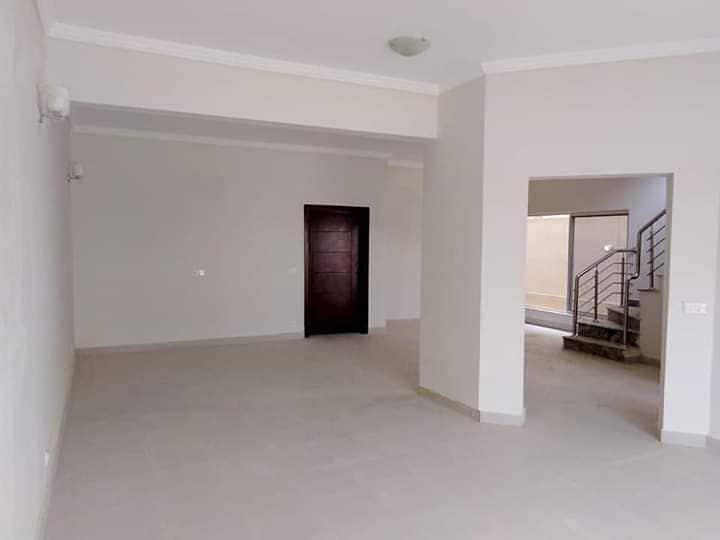 200 Yards Near Entrance Quaid Villa Available 03044416666 9