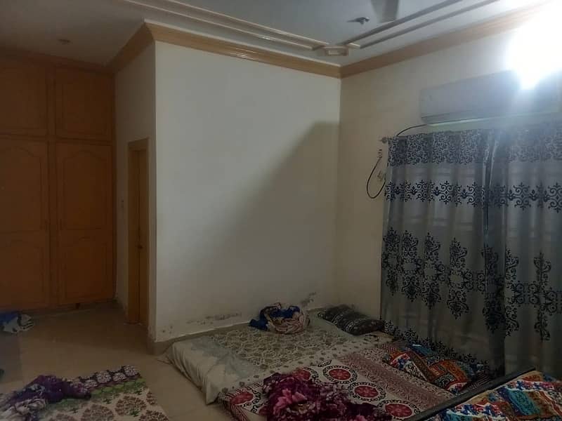 12 MARLA UPPER PORTION AT GATED COMMUNITY NEAR QUEEN CHOWK 1