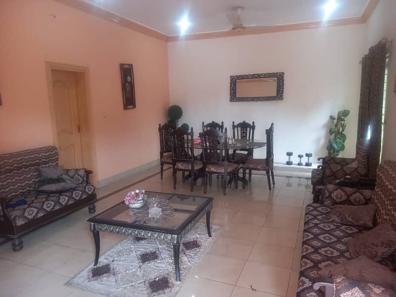 12 MARLA UPPER PORTION AT GATED COMMUNITY NEAR QUEEN CHOWK 3