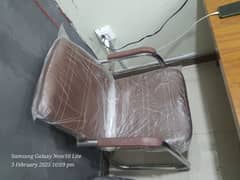 2 chair only 2 month used bilkl new hai