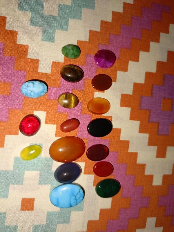 Colorful natural stones 0