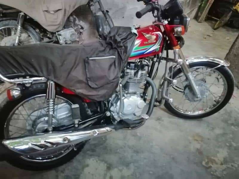 Honda cg 125 classic 2023 8 manth 0